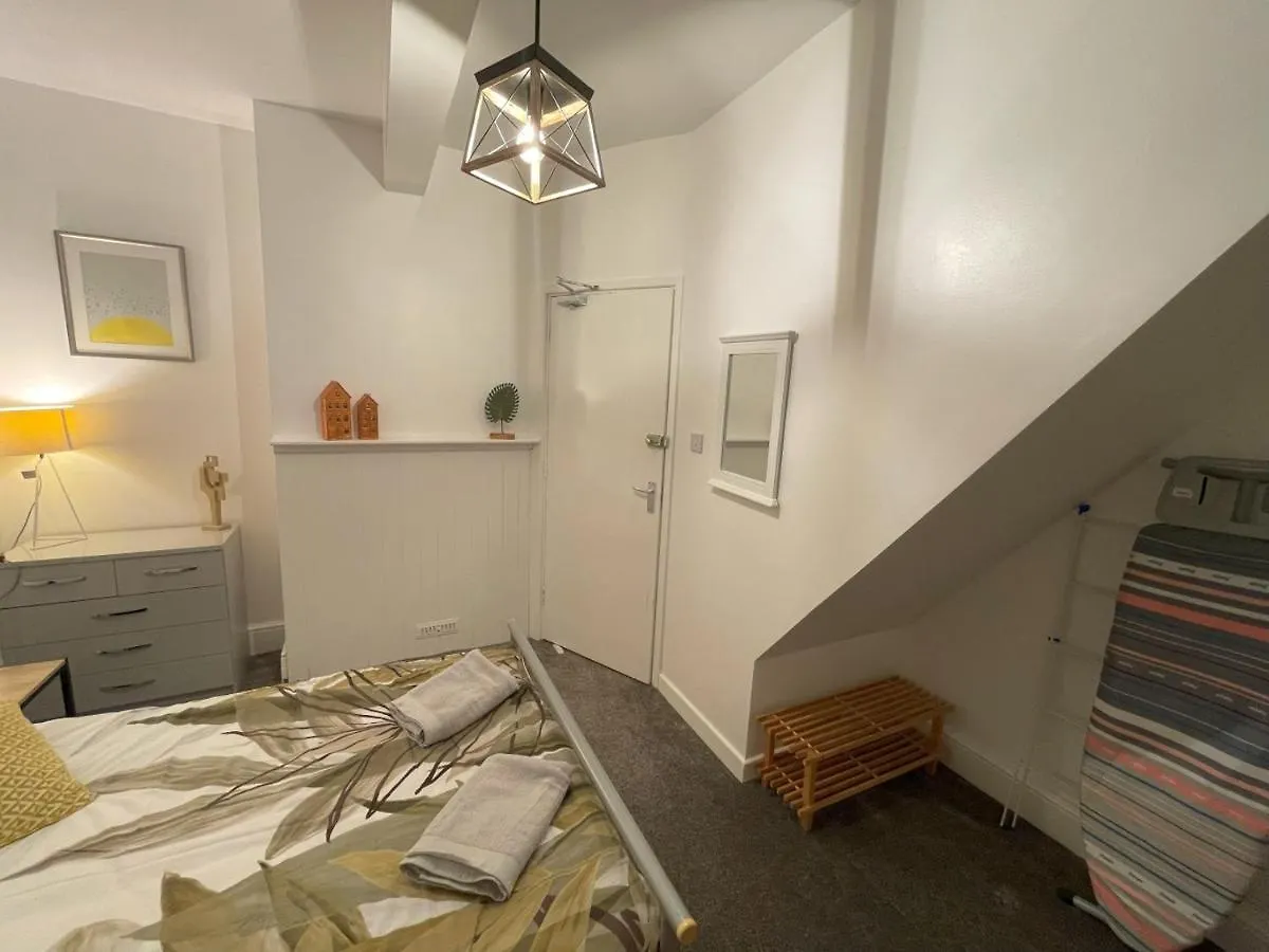 2 Bed 1St Floor Flat Near Centre Apartment Nottingham